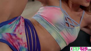 Փոքրիկ խորթ քույրը եւ նրա тугая ընկերուհին ստիպել են ամփոփ եղբոր ստանալ անսպասելի стояк նրանց համար