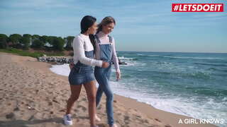 LETSDOEIT - #Apolonia Lapiedra - Seksikas Tüdrukud hakkavad Looduses Oma Uues Maja