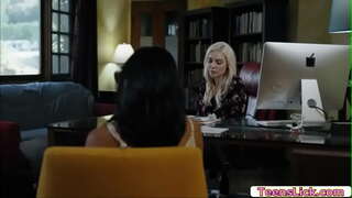 - Produttività tax-xogħol Imħabba biss tara Kenzie Taylor tgawdi ħmar her