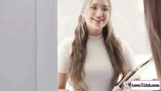 Mahere marena whakawai i te tokorua, me te pīkoikoi ratou cunts, me te faafariu em ki te whai i te 3some.Ia e horomiti nei i te blondes teen topanga rite tona busty gf facesits ia