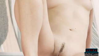 ���्त्री लहान तरुण मॉडेल सोनेरी केस व गोरी त्वचा बंद दाखवते तिच्या आश्चर्यकारक घट्ट शरीर गरम गांड नितंब