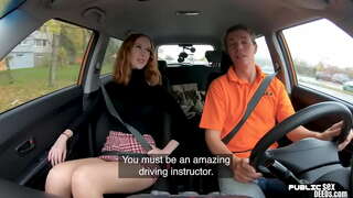 Redhead բրիտանուհին Bigtit sucks անդամ ճանապարհային թիւը առաջ սեքսով