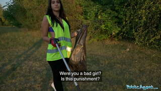 Հասարակական գործակալ Ջենիֆեր Մենդեսը մինետ դրսում հսկայական անդամ