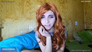 Fille s&#039;excite devant l&#039;écran