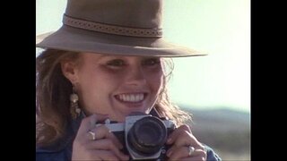 - Bajja sabiħa strixxa kumpilazzjoni asjatiċi