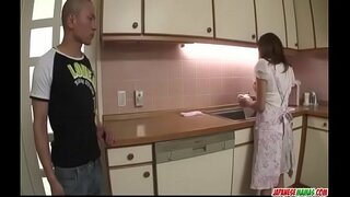 Hikaru Wakabayashi utiliza sus grandes tetas para jugar con la polla