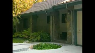 Elifutshane haired young chick moans ngexesha rides omkhulu dick ngomoya wakhe asshole ngomhla wokuqala ixesha